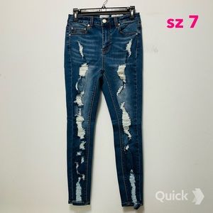 sz. 7 - New Indigo Rein Juniors' Distressed Skinny Jeans
